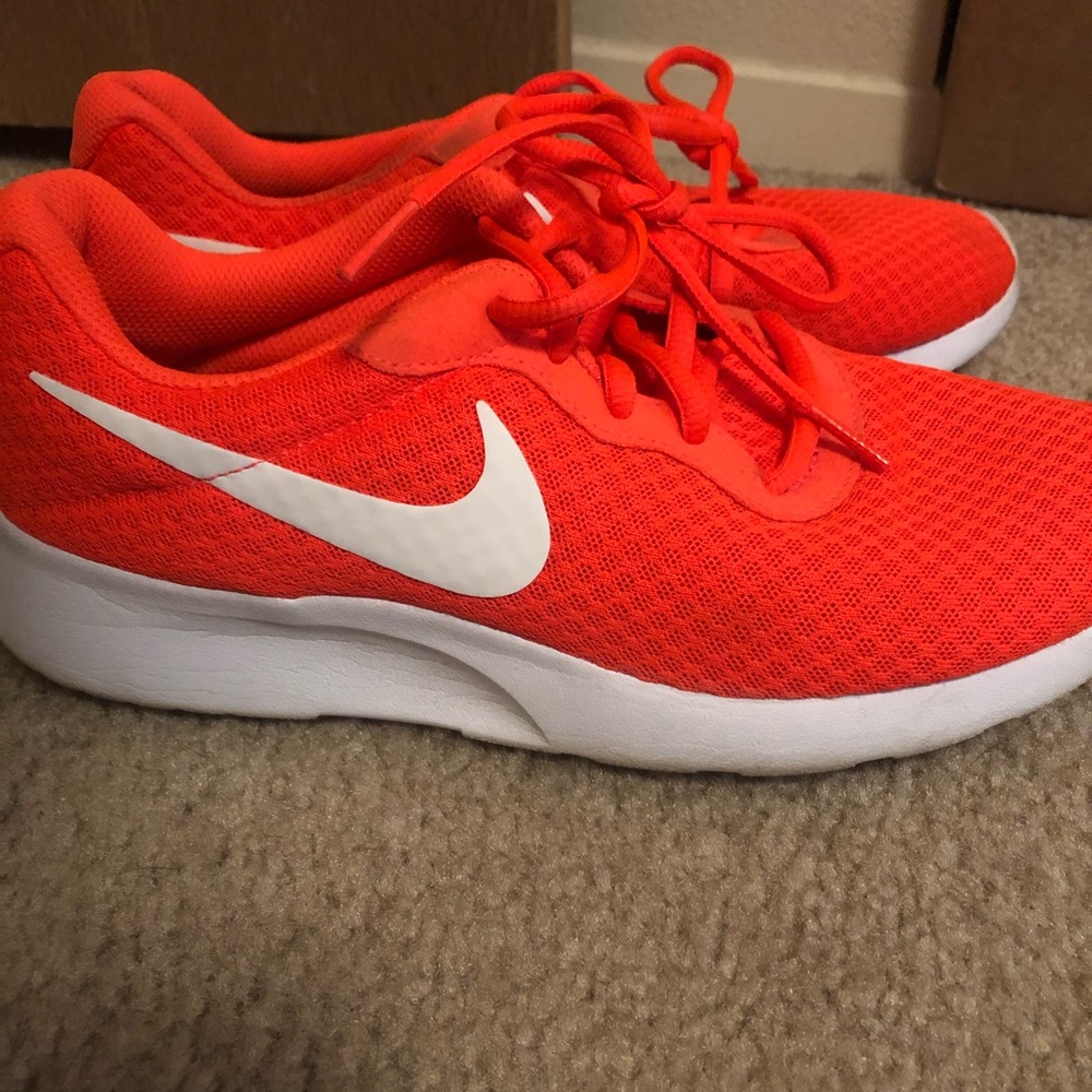Nike tennis shoes